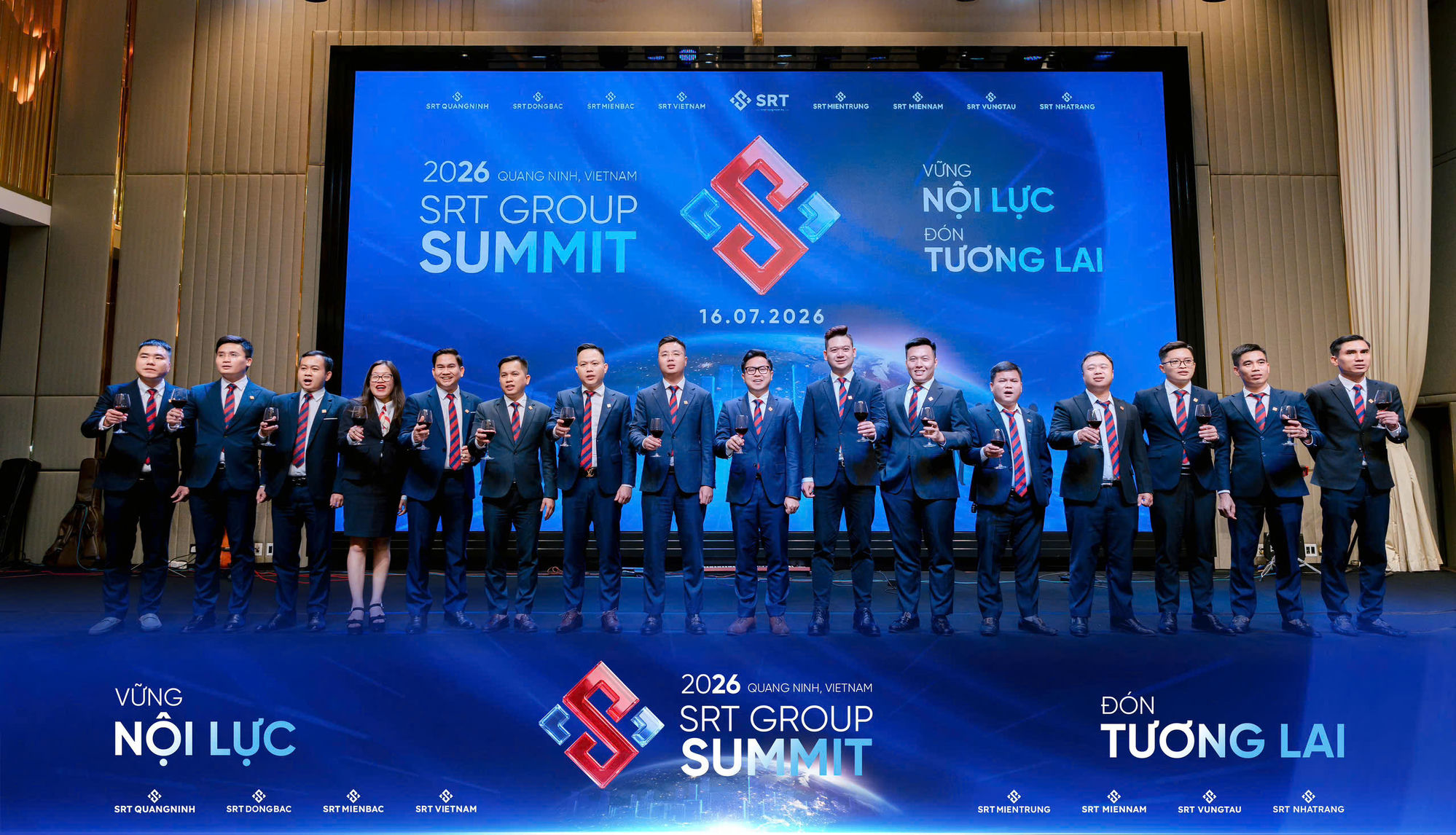 Đội ngũ SRT Group nâng ly chúc mừng SRT Group Summit 2026